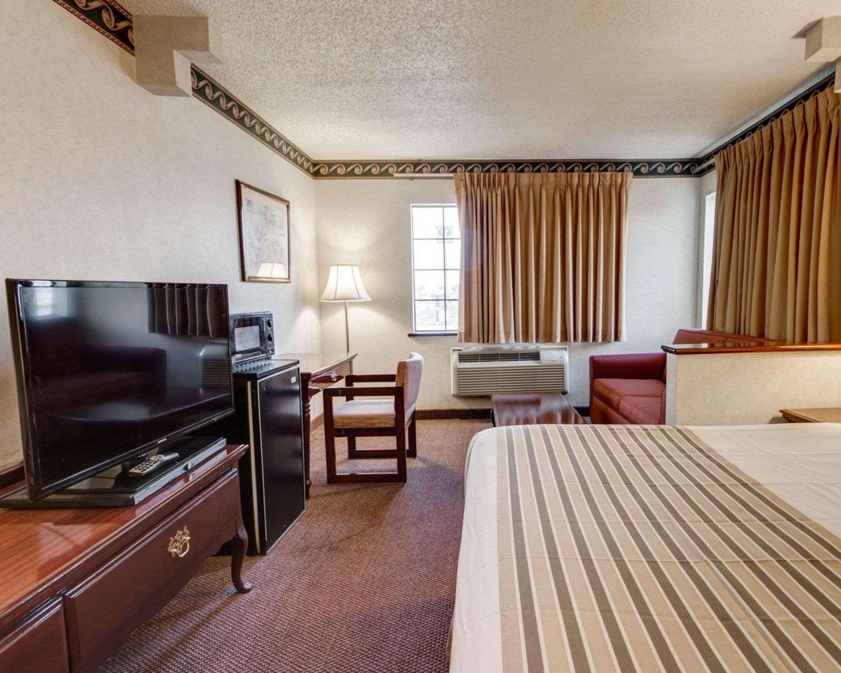 Econo Lodge Inn & Suites El Paso Bagian luar foto