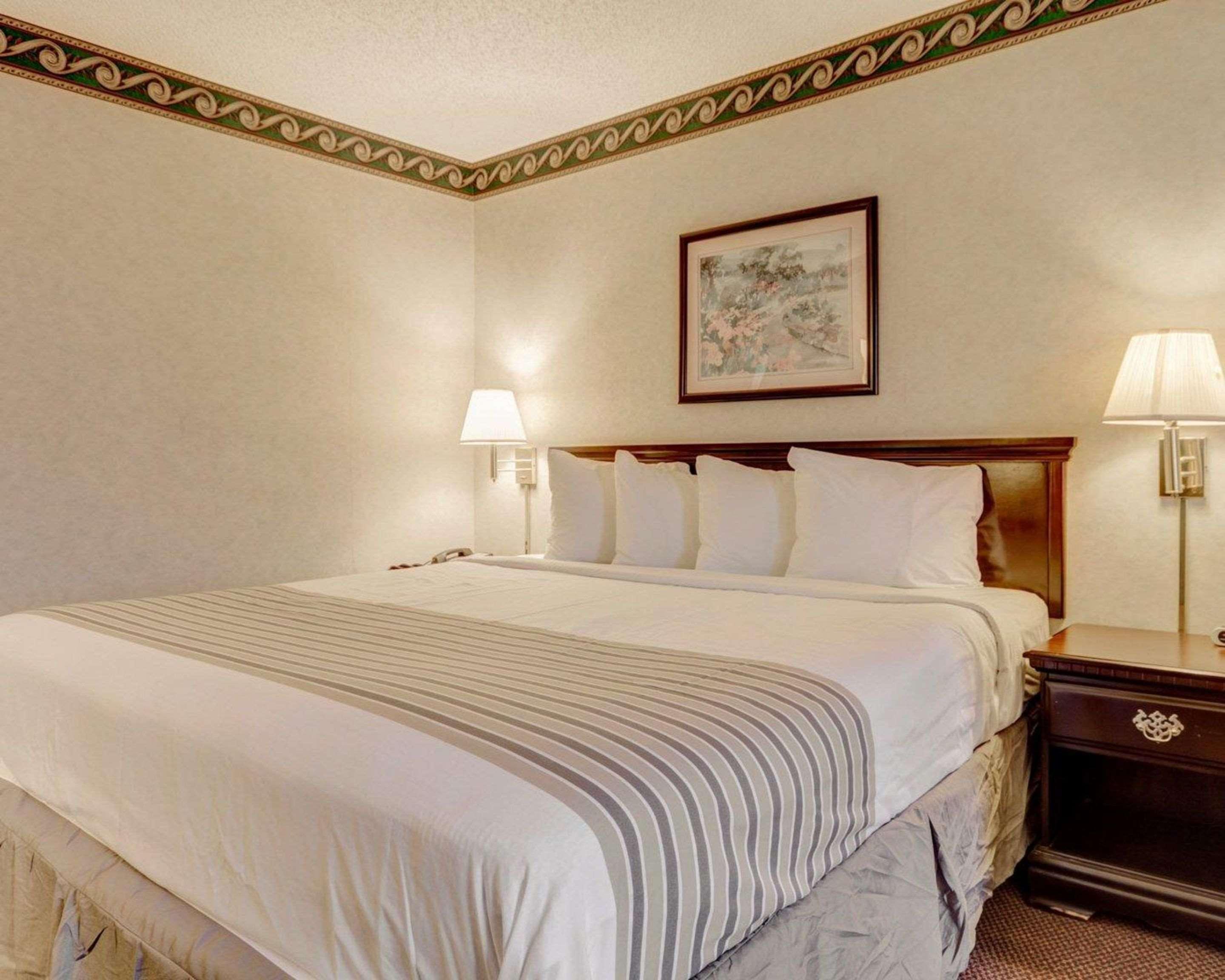 Econo Lodge Inn & Suites El Paso Bagian luar foto
