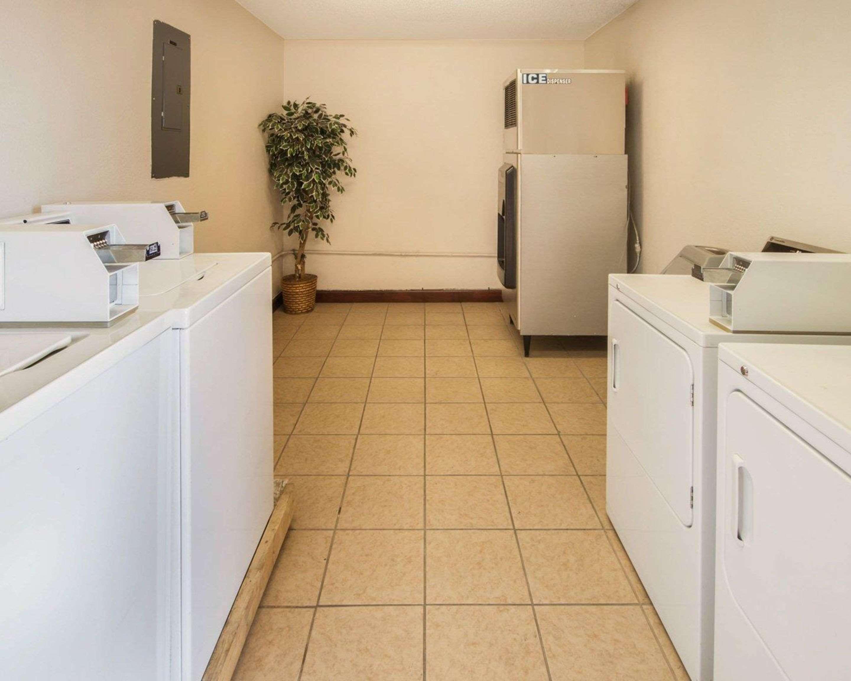Econo Lodge Inn & Suites El Paso Bagian luar foto