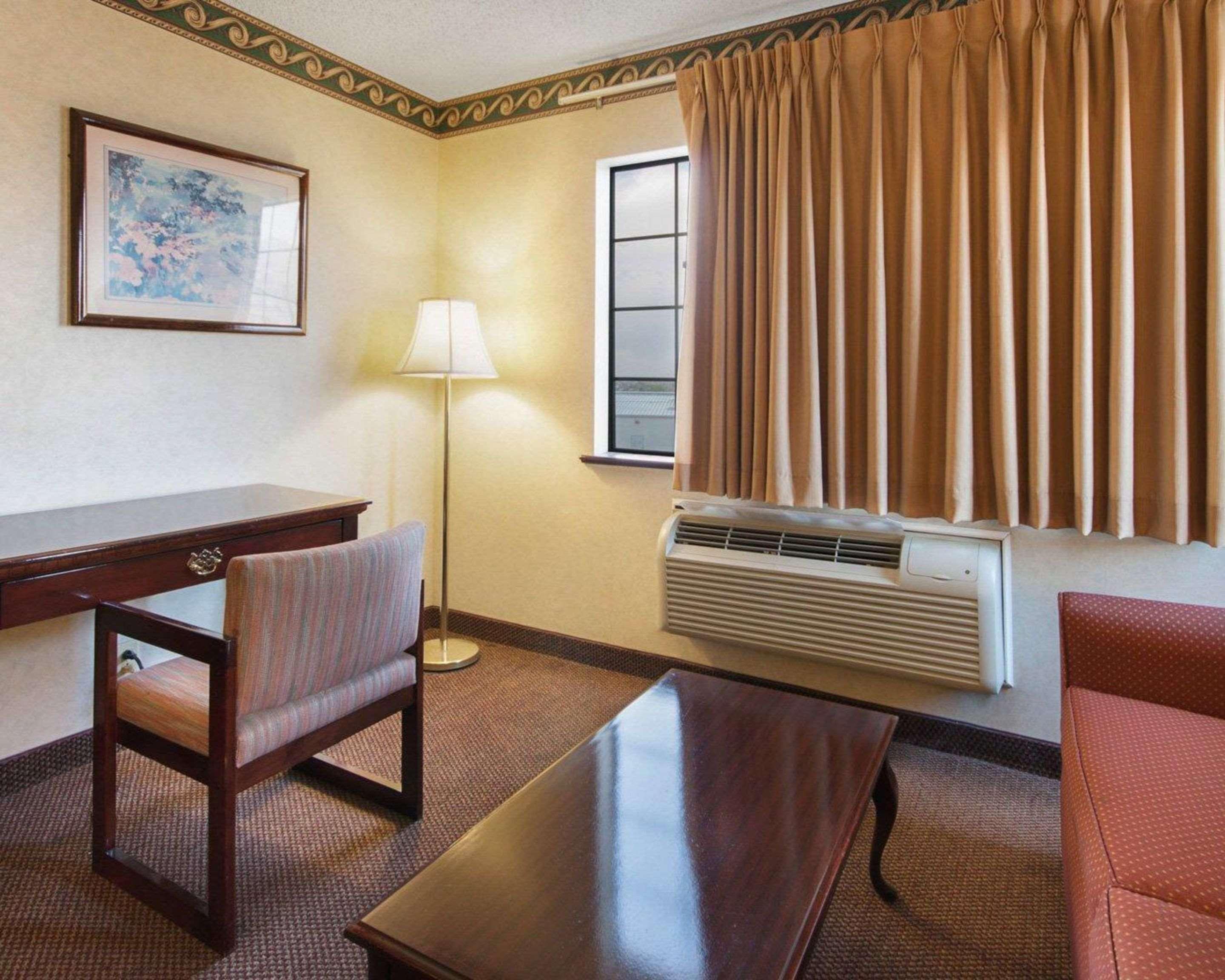 Econo Lodge Inn & Suites El Paso Bagian luar foto