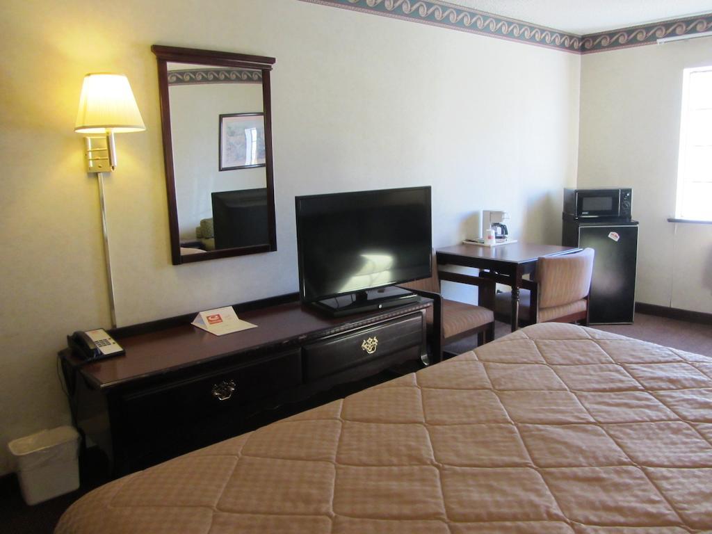 Econo Lodge Inn & Suites El Paso Bagian luar foto